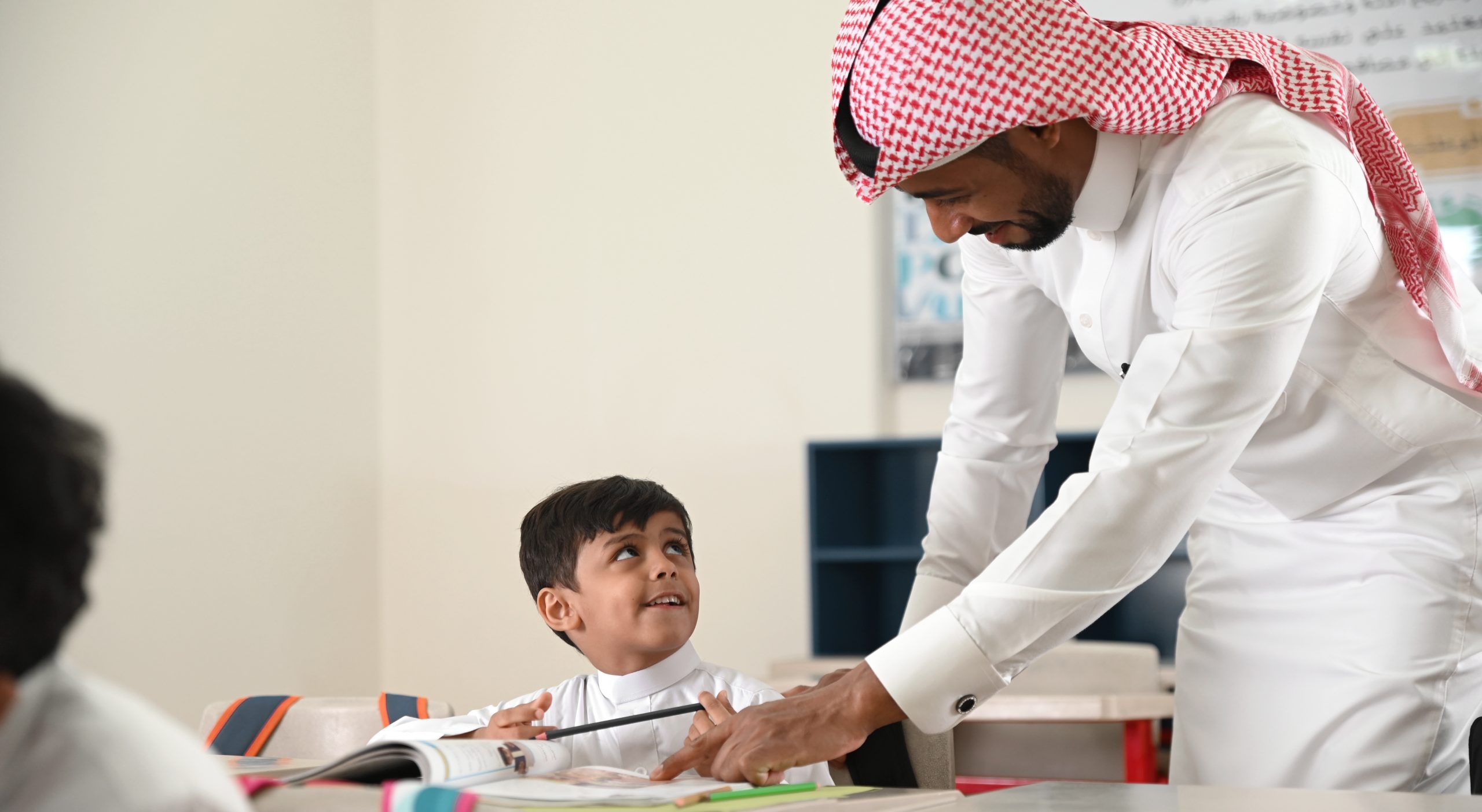  هل تجلب مهنة التعليم في السعودية مكانة اجتماعية مرموقة ورضا وظيفي؟