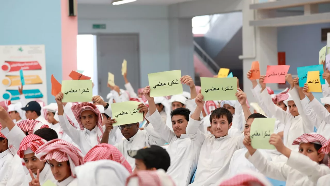  احتفاءً بالمعلم: الارتقاء بمهنة التعليم في السعودية والعالم